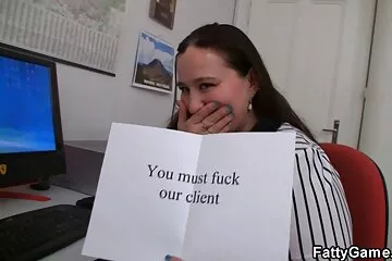 Egy magyarul beszélő szex filmek teljes tubus fogkrémet önt a fenekébe.