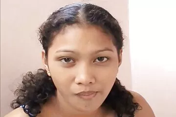 A erotikus videók főnököm felhasítja szűk végbélnyílásomat.