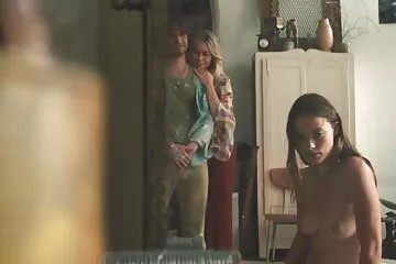 Kínában madárinfluenza van, erotikus pornó filmek ezért még maszkban is szexelnek.
