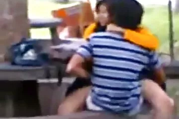 Nyal és cum a családi szex videók gyönyörű lábakon.
