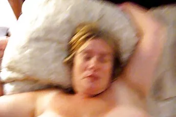 Játszani a testvér szex videók puncival, amikor egyedül vagyok otthon.