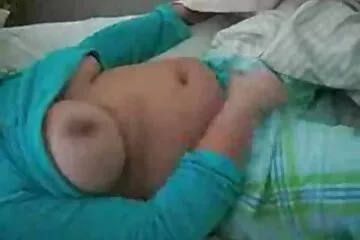 Édes punci erotikus videok nedves bugyiban cums vibrátorból.