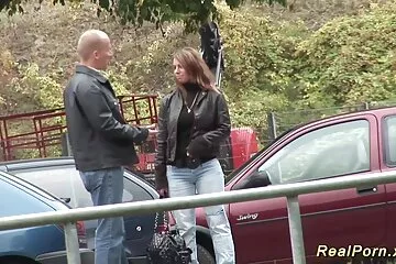 Fiatal szex masszázs film diák fehér csipkebugyiban.