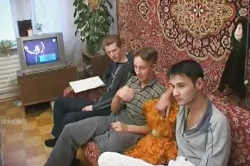 Az engedelmes mostohalány szívességet kér ingyenes erotikus filmek a gazdag mostohaapától.