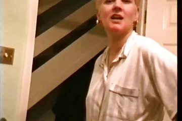 Tizennyolc éves olasz anál szex videók lány összetörik.