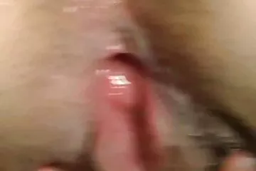 Felhúzta a ruháját, és kényszerítette családi szex videók férjét, hogy nyalja meg a hüvelyét.