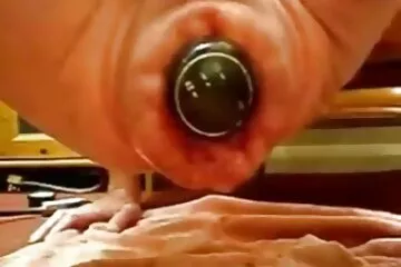 Szűz felfedezi szűzi testét. online szex videók