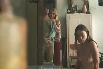 Az anya óvszert tett az uborkára és ingyenes erotikus videok pihen.