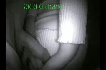 Egy fiatal ribanc megbaszott egy fickót, és megengedte neki, hogy ráérezzen. erotikus sex filmek