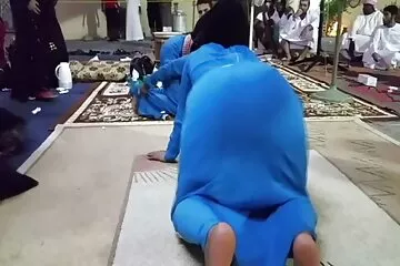 A tengerparti pornó egyre nagyobb lendületet kap, apa lánya szex video melegen jönnek ki az emberek dugni.