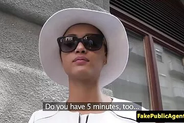 Kaland az erdőben a dögös Lyudochka duci szex video számára.