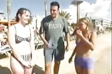 Dögös leszbikus hármas a nagymama szex videók születésnapomra.