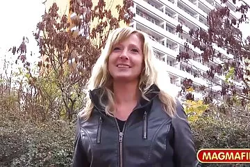 Természetes vörös erotikus sex videok hajú lány otthon adta magát.