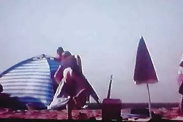 Kétszer jött, miközben kibaszott a feleségével az online szex film erkélyen.