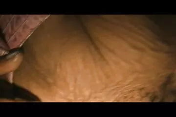 Elfelejtettem leborotválni a puncimat orális szex filmek randevú előtt.