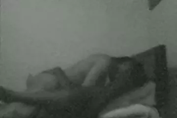 Megrándul a barátjához, és elmondja, hogyan fog szex filmek ingyen most szopni.
