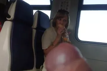 Nézd meg, grupen szex videok mit csinál a 18 éves lányom az udvaron.