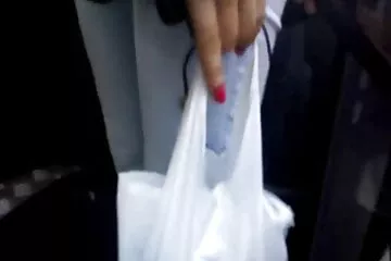 Kémkedtem a húgom ingyen nézhető szex videók után, és rájöttem, hogy sürgősen szüksége van a szexre.