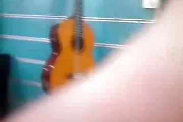 A barátok felváltva kibaszottul megkötözték a feleséget. apa és lánya szex videók