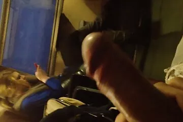 A félénk barátnőm az ingem alá popó szex videók rejtőzködik.