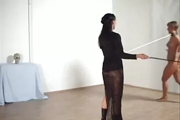 Fiatal kövér nő játszik a puncijával. magyarul beszélő szex videók