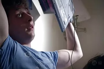 Kihívás, hogy ki hozza a barátját erotikus filmek online gyorsabban.