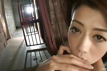 Violet hármas szex video Myers nagy mellekkel baszik egy ezermestert a mosodában.