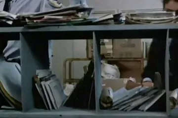 Részegen a lehető legmélyebben nyelni tudok, válaszolok a farkam a oralis szex video torkomban.