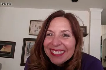 Az irodában megengedett a kemény erotikus porno filmek szex egy kurvával.
