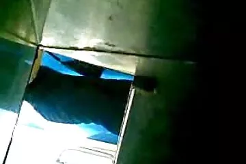 Imádnivaló magyarul beszélő erotikus filmek coed kipróbálja a vibrátort a kollégiumban.