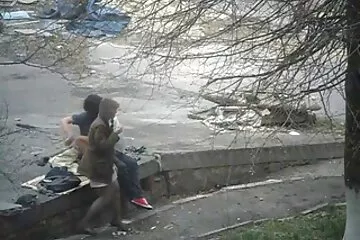 A fiatal hölgy beleegyezett az anális szexbe. csoportos szex videok