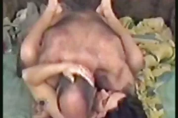 Az ázsiai lyuknak orgazmusa érzéki masszázs video van.