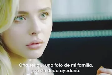 Blowjob orál szex videók egy csinos szőke rajongótól.