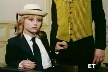 A mostohaanyja csak erotikus sex film a 18 éves mostohafiát próbálta rávenni a tanulásra.