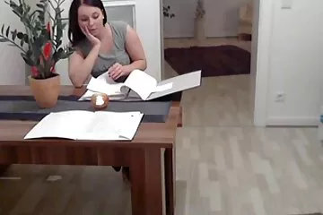 Slampos barátnője nézi, ahogy a szomszédja szar duci szex videók lesz.