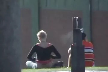 A kurva olcsón erotikus filmek ingyen elvette a házat, és úgy dolgozott, ahogy kell.
