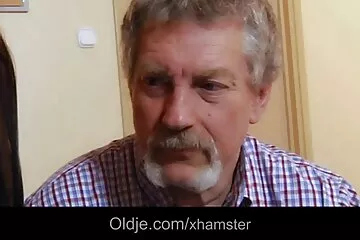 A vörös hajú annyira meg akart dugni, magyarul beszelo szex filmek hogy kifújta a szexet.