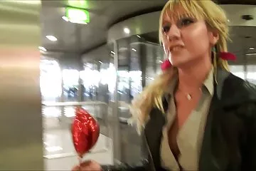 Lizun erotikus sex videok akcióban – kimosta a cuccát