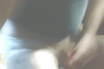 Mostoha fia csínyt űz a mostohaanyjával, miközben szex filmek ingyen nincs otthon a mappa.